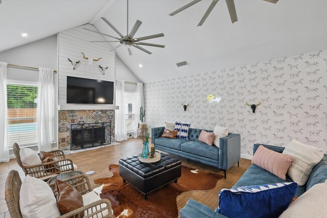 Building Photo - 6333 Tosca Dr Unit ID1143406P