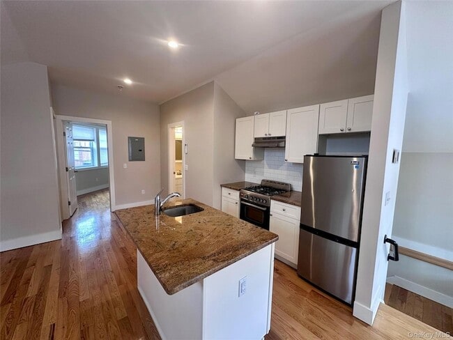 Building Photo - 12 Main St Unit Apt