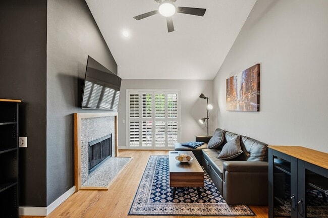 Photo - 1860 White Oak Dr Unit 242