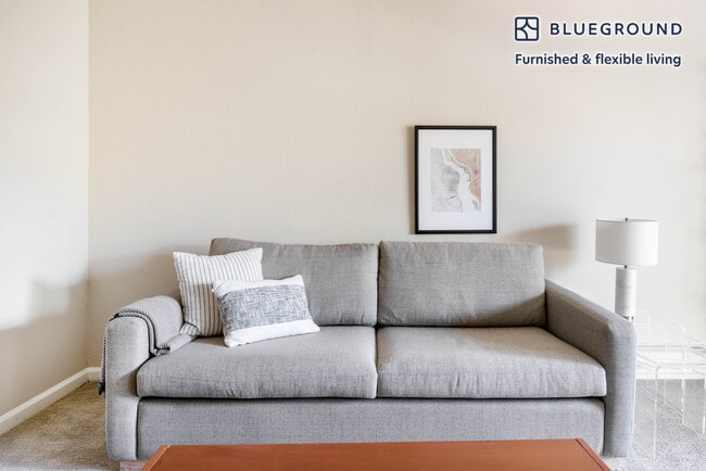 Photo - 877 Heatherstone Way Unit SI FL2-ID443