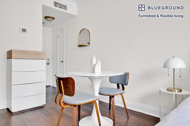 Photo - 200 E Chestnut St Unit SI FL17-ID618