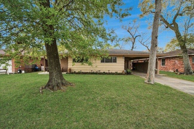 Photo - 2806 Oak Dr
