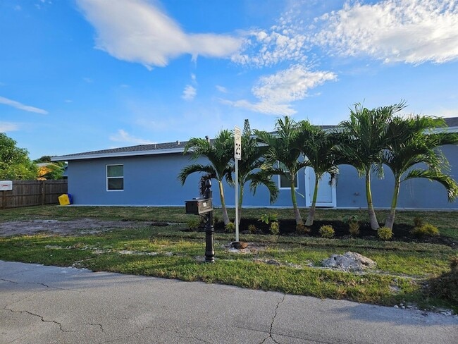 Building Photo - 100 Dover St