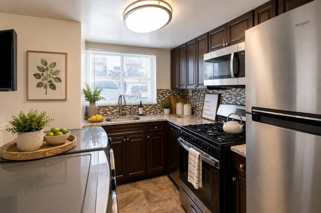 Building Photo - Princeton Estates Apartment Homes