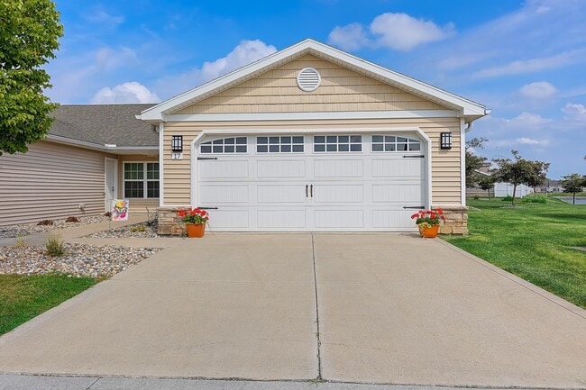Photo - Redwood Perrysburg Woodmont Drive