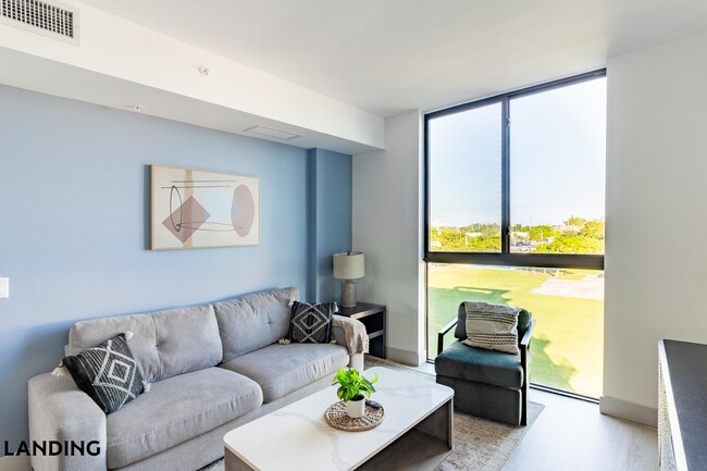 Building Photo - 1155 NE 126th St Unit 532