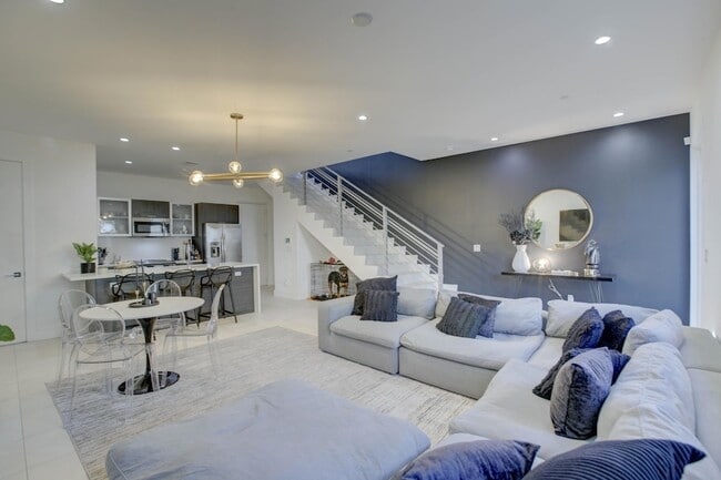 Building Photo - 1045 NE 18th Ave