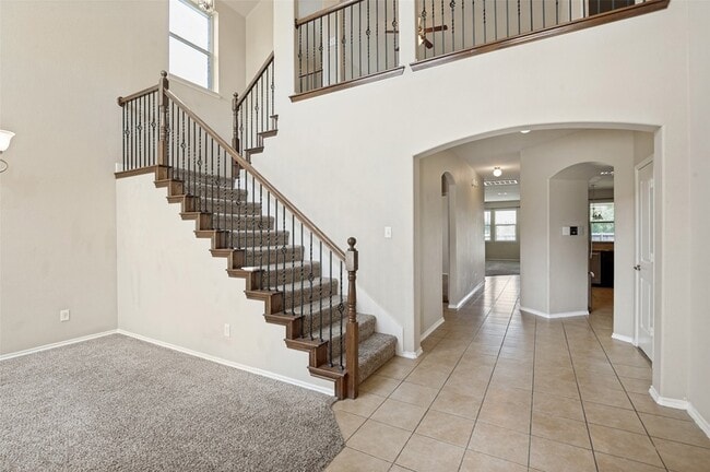 Photo - 1305 Lone Pine Dr