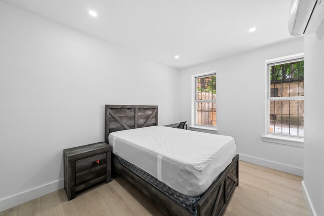 Photo - 514 E 188th St