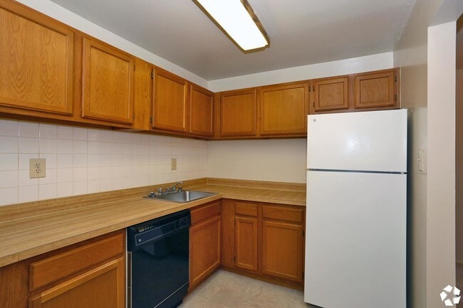 Kitchen - Courts Of Mount Vernon