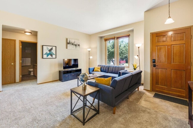 Building Photo - 2416 S Tiger Lily Dr Unit ID1308975P