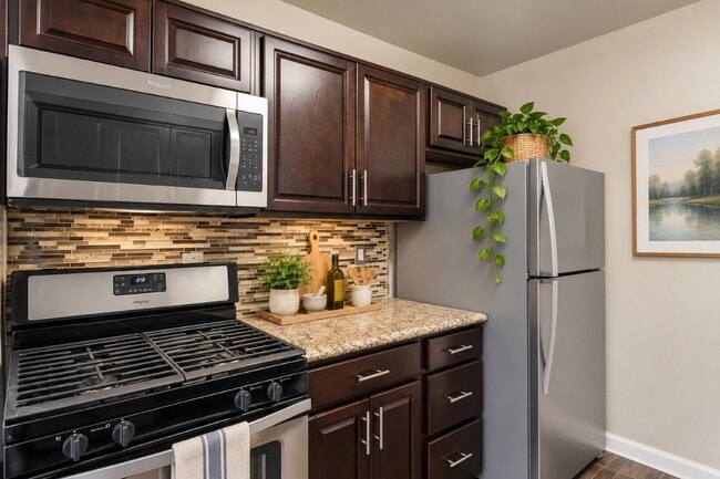 Building Photo - Willow Lake Apartment Homes