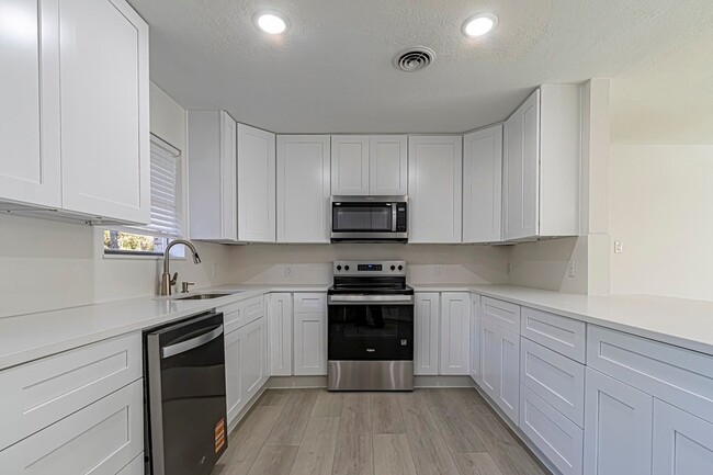 Photo - 118 Milliken Dr