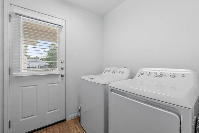 Photo - 404 Sloan St Unit SI ID1492690P
