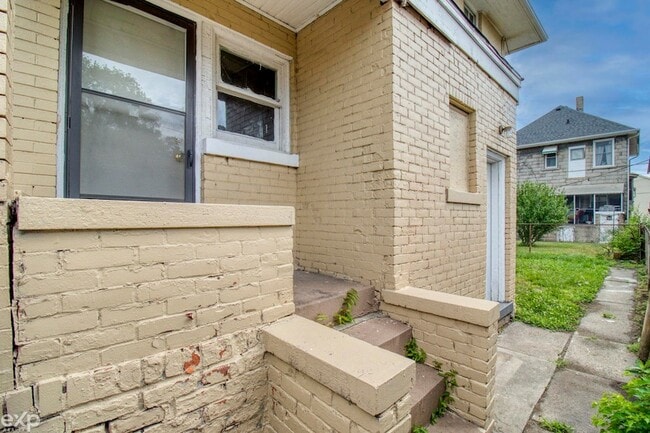 Photo - 5421 Toledo St