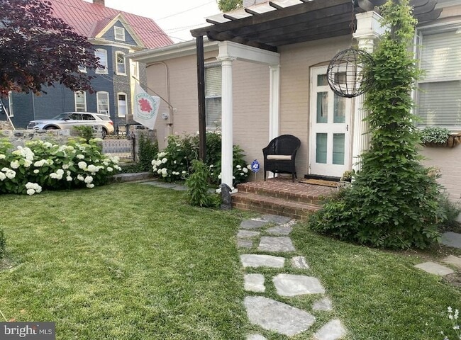 Photo - 6 E Cecil St