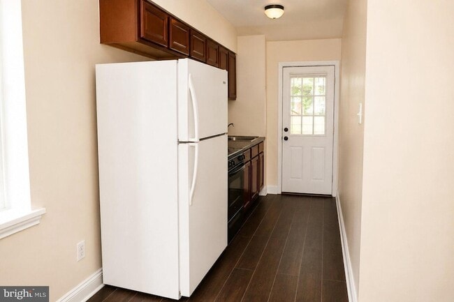 Photo - 63 Galveston Pl SW Unit 1
