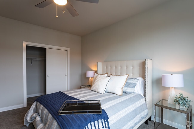 1BR, 1BA - G - Lamphouse Apartments