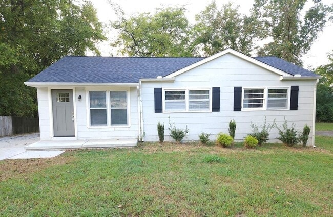 Building Photo - 923 Hillcrest Dr