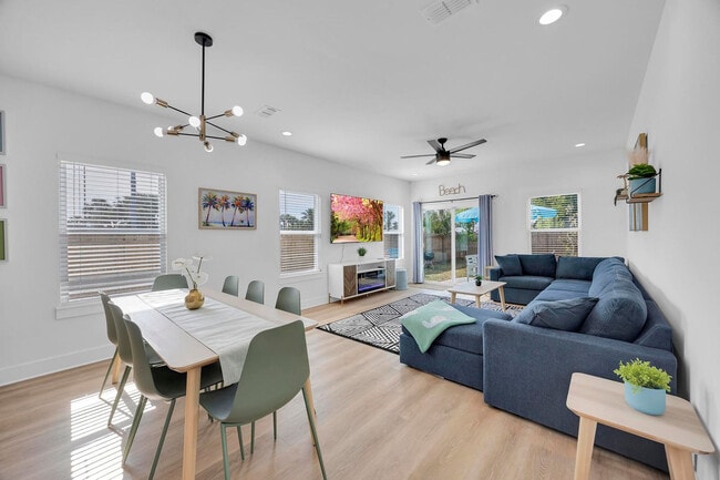 Building Photo - 637 5th Ave S Unit SI FL2-ID1531283P