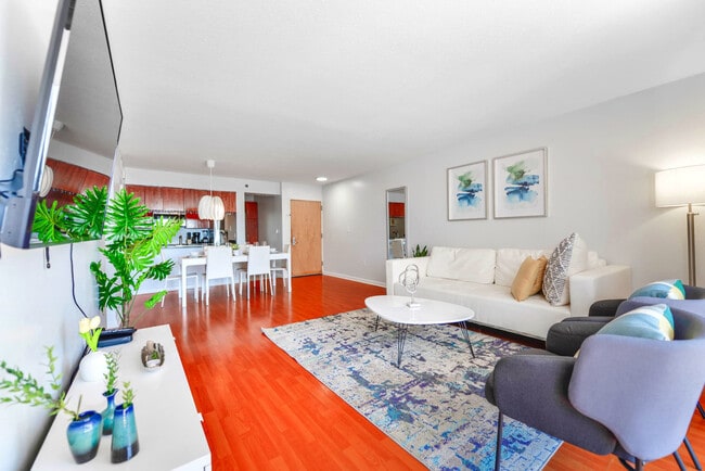 Building Photo - 1 SE 12th St Unit FL24-ID1022202P