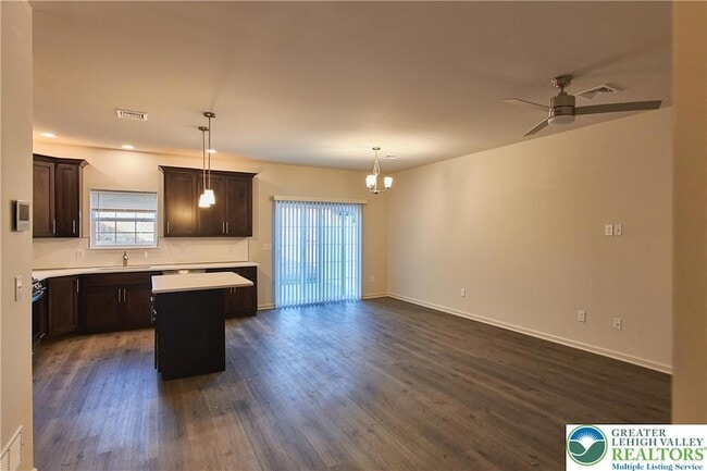 Photo - 6639 Stein Way