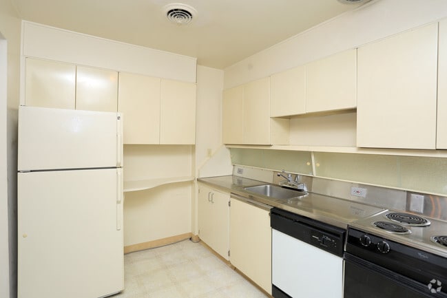 1BR - Kitchen - The Chalet & Riverside Plaza