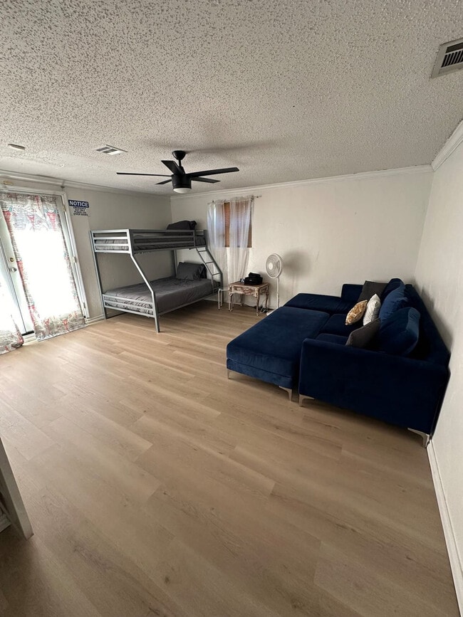 Building Photo - 3308 W Rock Creek Rd Unit ID1259096P