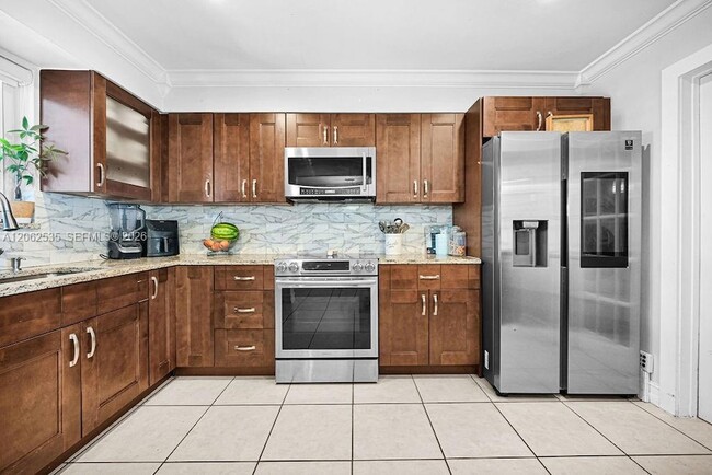 Photo - 740 N 73rd Ave