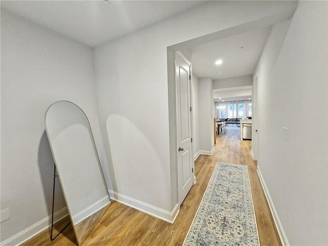 Photo - 707 England Rd