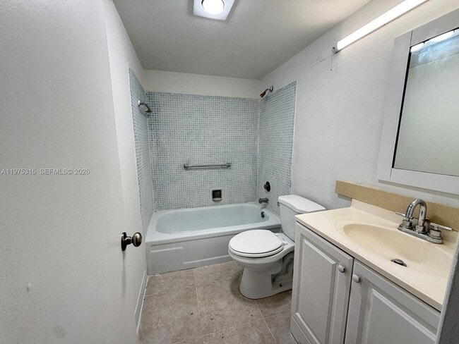 Photo - 210 Canterbury J Unit 2100