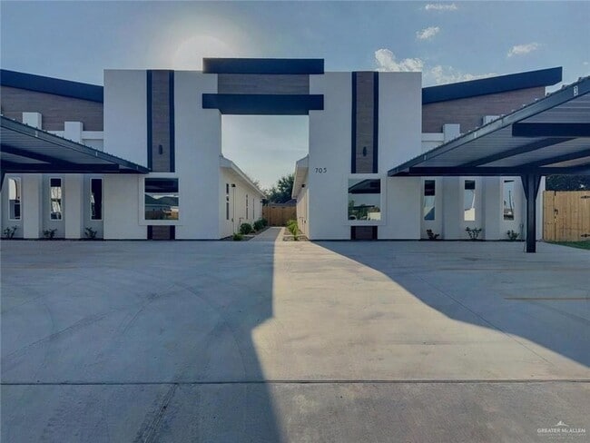 Photo - 705 N Emerald Ave Unit 3