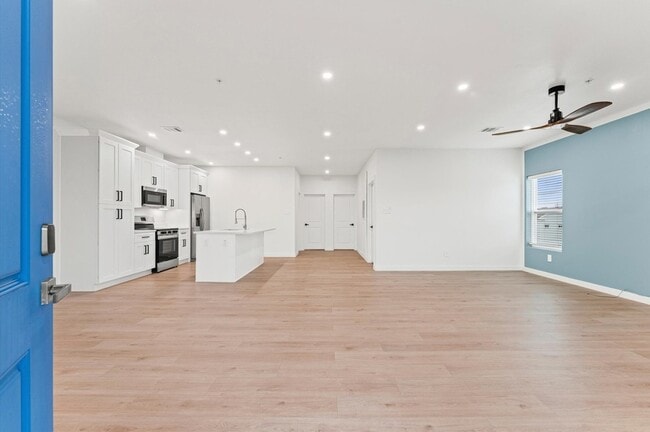 Building Photo - 1325 35th St Unit 2