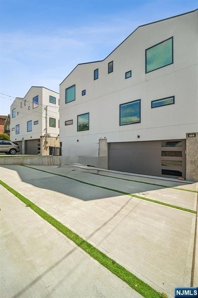 Photo - 66B Henry Ave