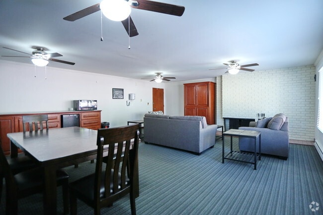 Lounge - Le Chateau Apartments