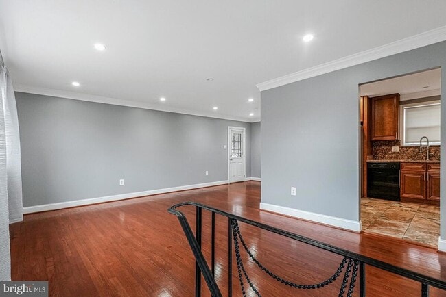 Photo - 6912 Eilerson St