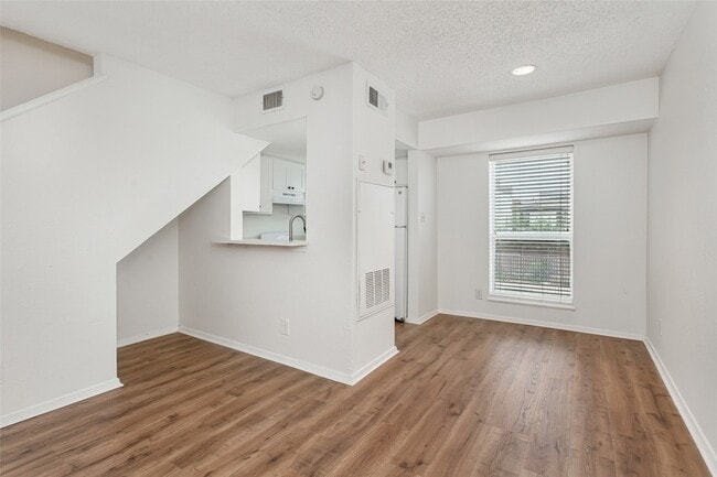 Photo - 1901 N Fitzhugh Ave Unit 19B