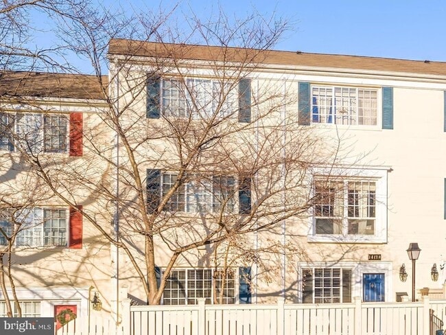 Building Photo - 1417 N Van Dorn St Unit B