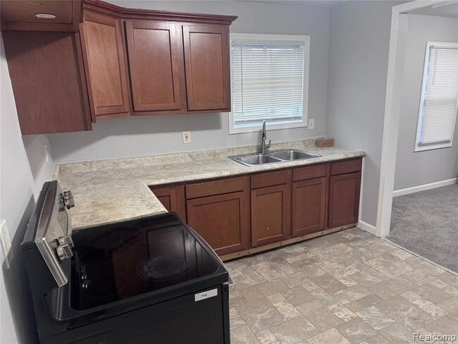 Photo - 20940 Wellington Ave