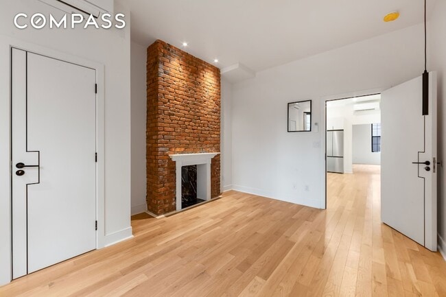 Photo - 152 N 10th St