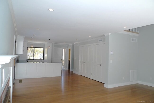 Photo - 342 Heritage Vlg