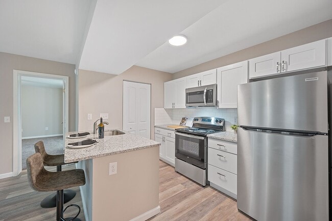 Photo - 860 East