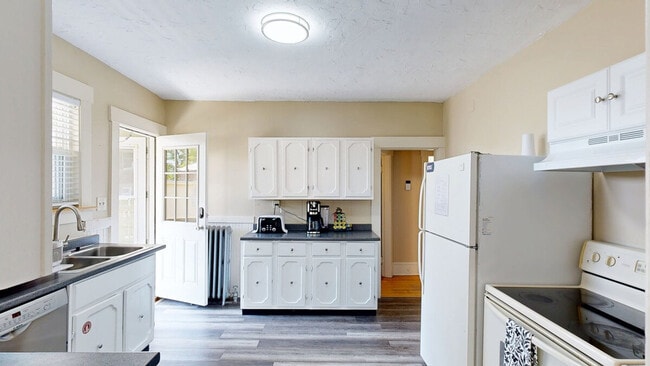 Photo - 128 1/2 Elm Street-SI ID1380181P Unit SI ID1380181P