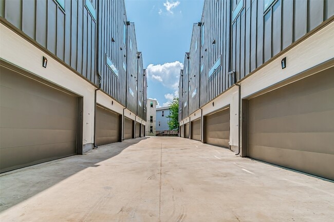 Photo - 6028 Lewis St Unit 202