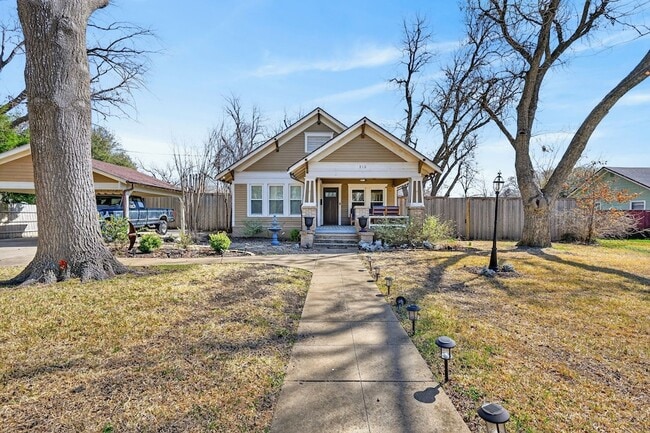 Photo - 212 N Grand Ave