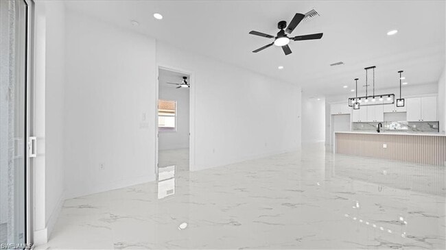 Photo - 1009 NE 15th Ln Unit 1009 / 1011