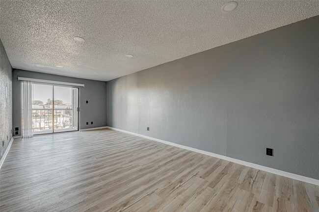 Photo - 2830 S Bartell Dr Unit 311
