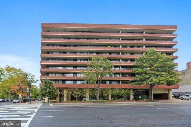 Building Photo - 2555 Pennsylvania Ave NW Unit 416