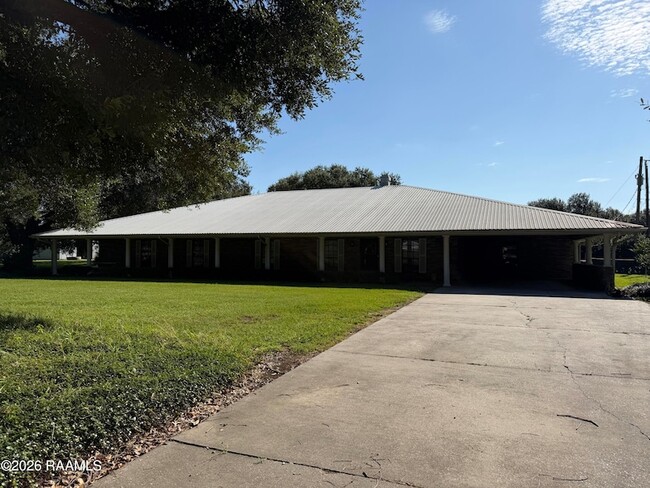 Photo - 325 Yearling Rd