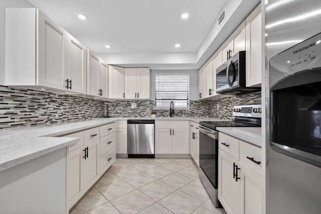 Photo - 492 Piedmont Ct